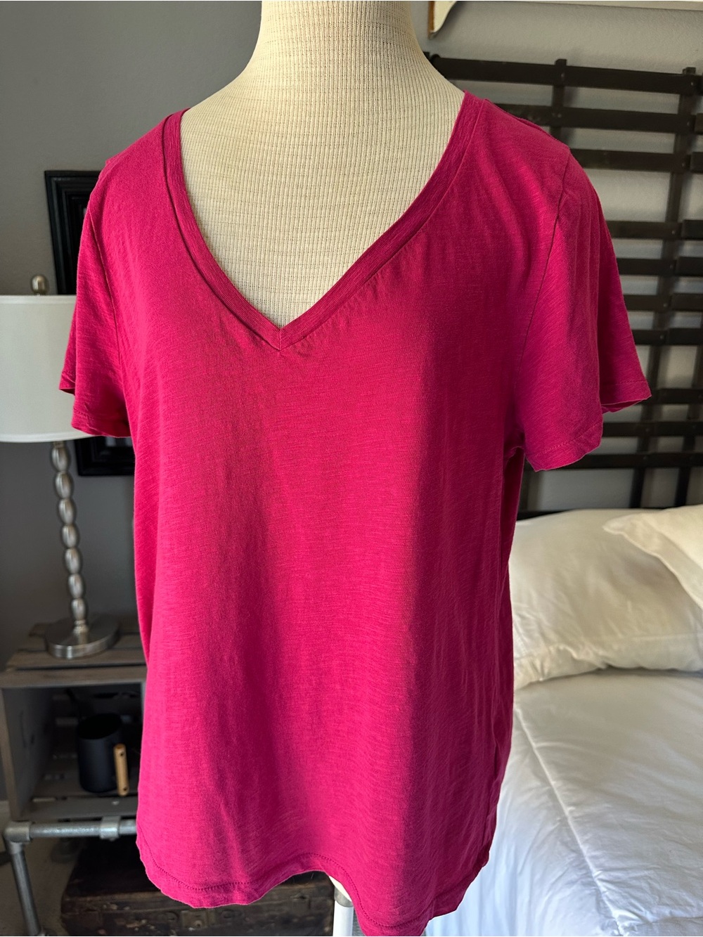 J. Crew V-Neck Short Sleeve Tee in Fuchsia size XL